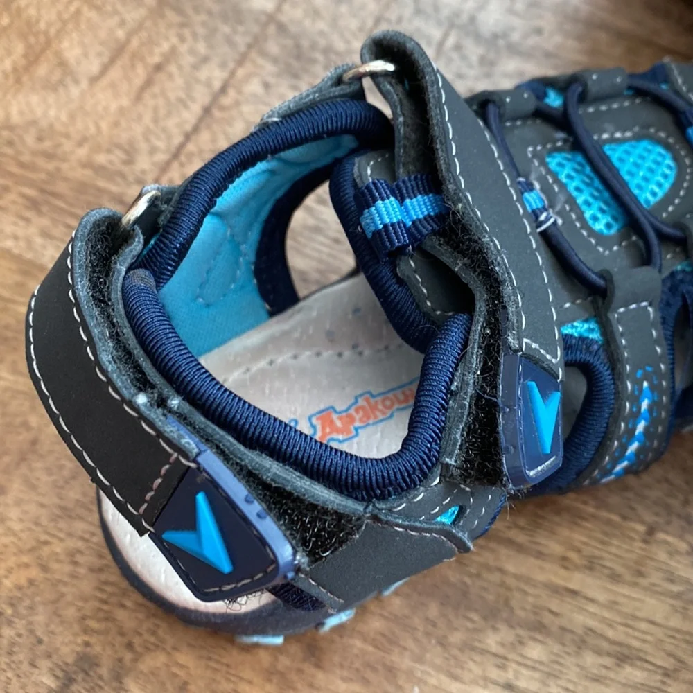 🌊Apakowa Water Shoes - Size 6